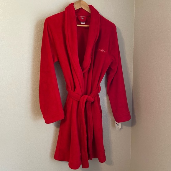 NWT, Calvin Klein Women’s Belted Plush Bath Robe With Pockets in Red, Size XS/S - Picture 2 of 10